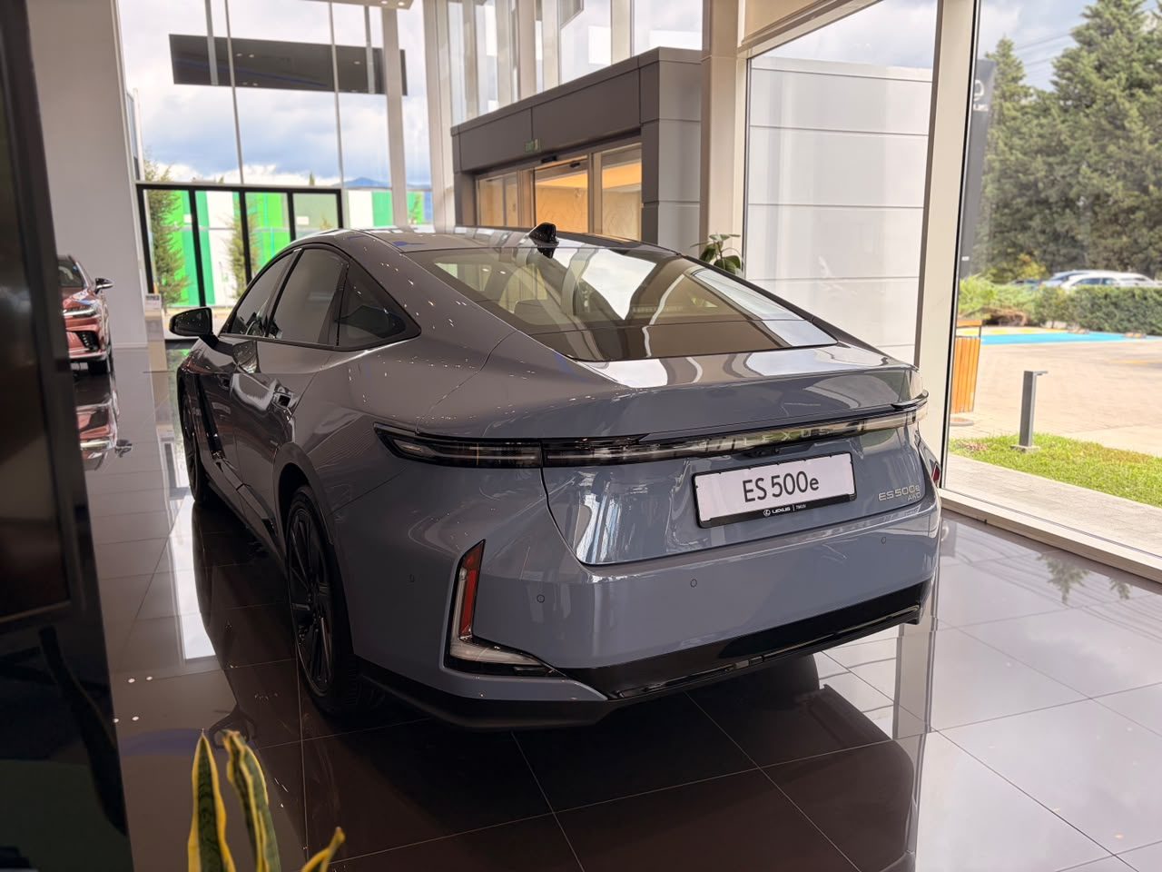 ES 500e Luxury (6/10)