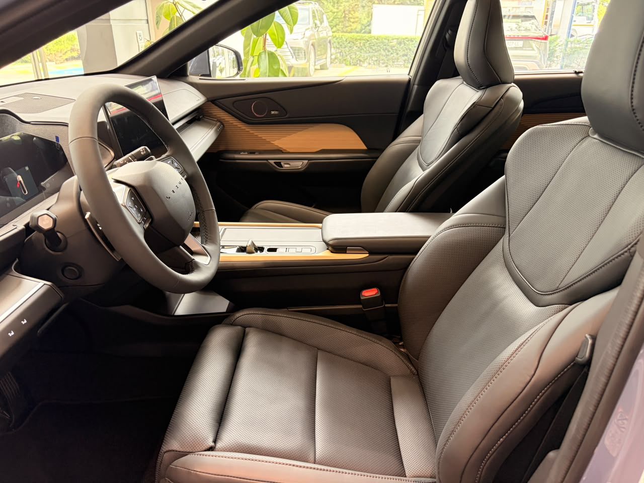 ES 500e Luxury (7/10)