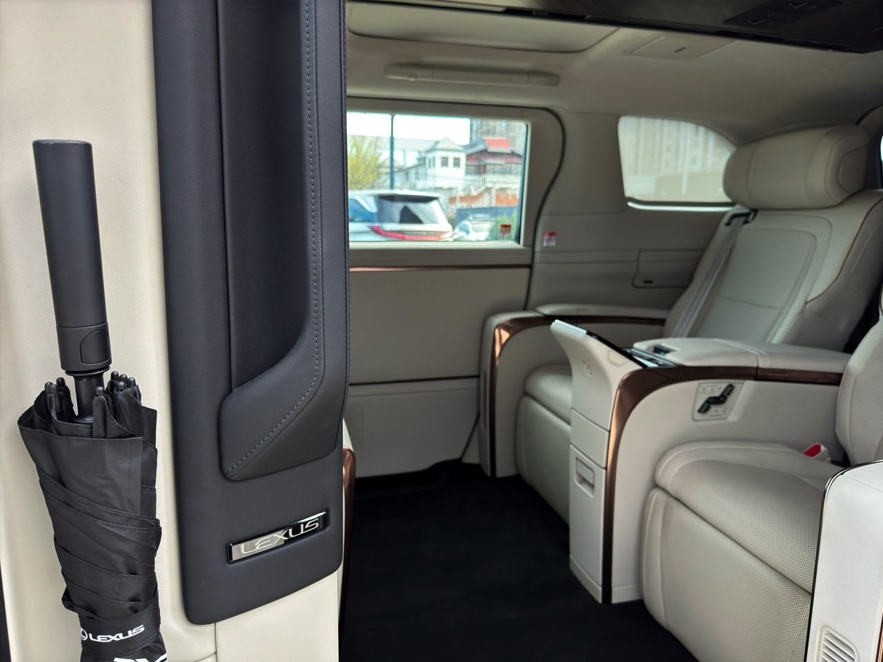 LM 350h 4 seater (9/11)