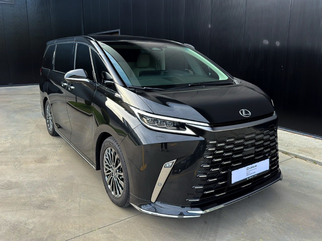 LM 350h 4 seater