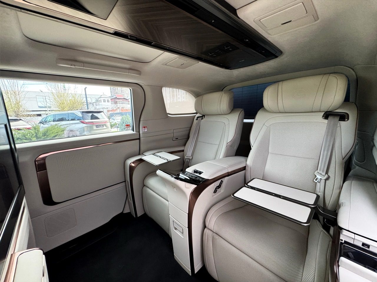 LM 350h 4 seater (10/11)