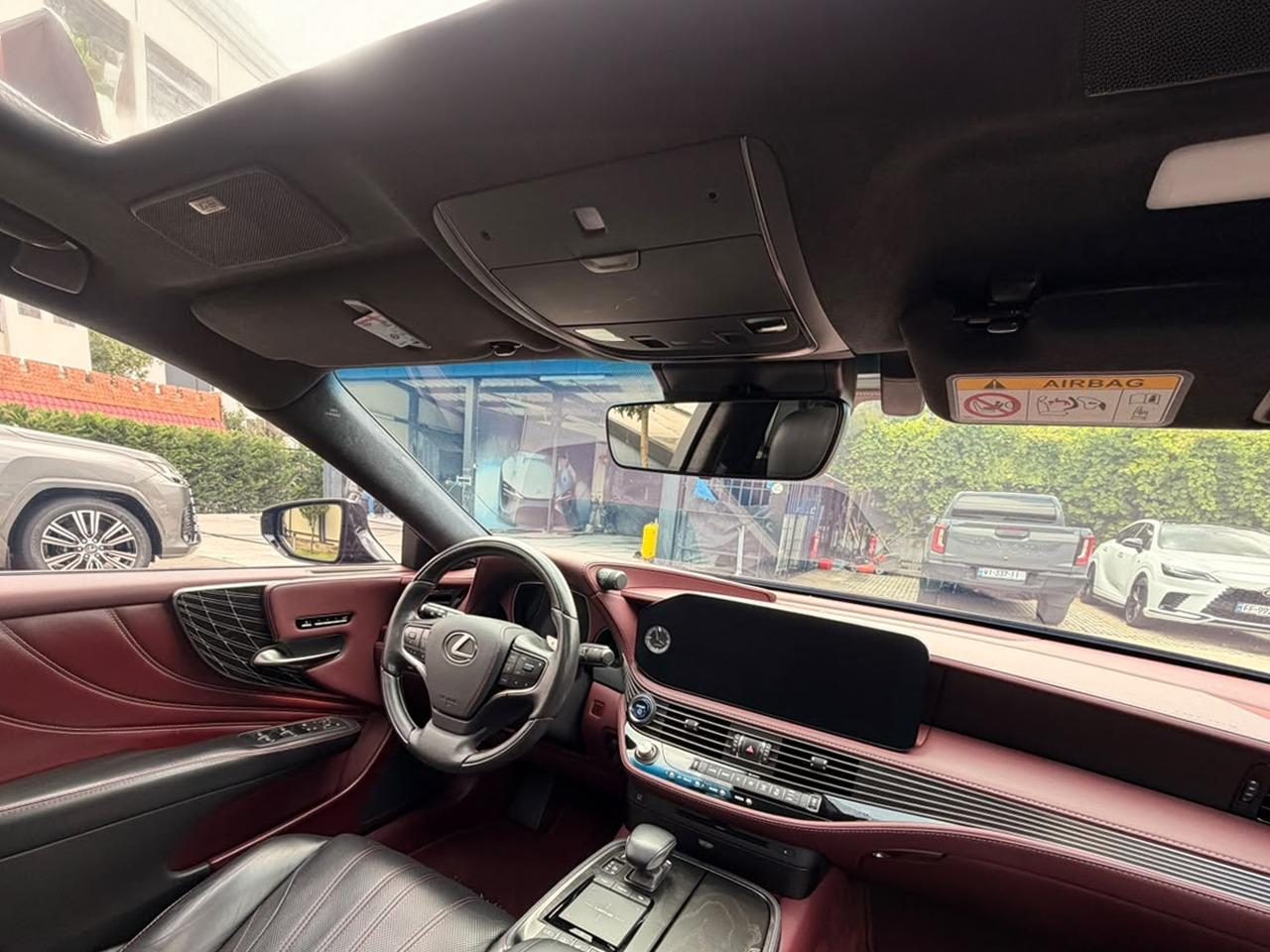 LS 500h luxury (10/11)