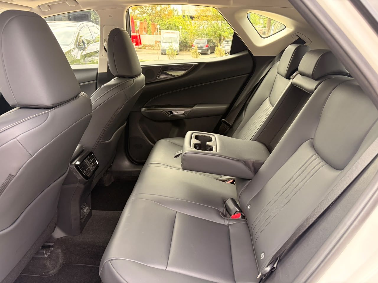 NX 350h Executive (8/10)
