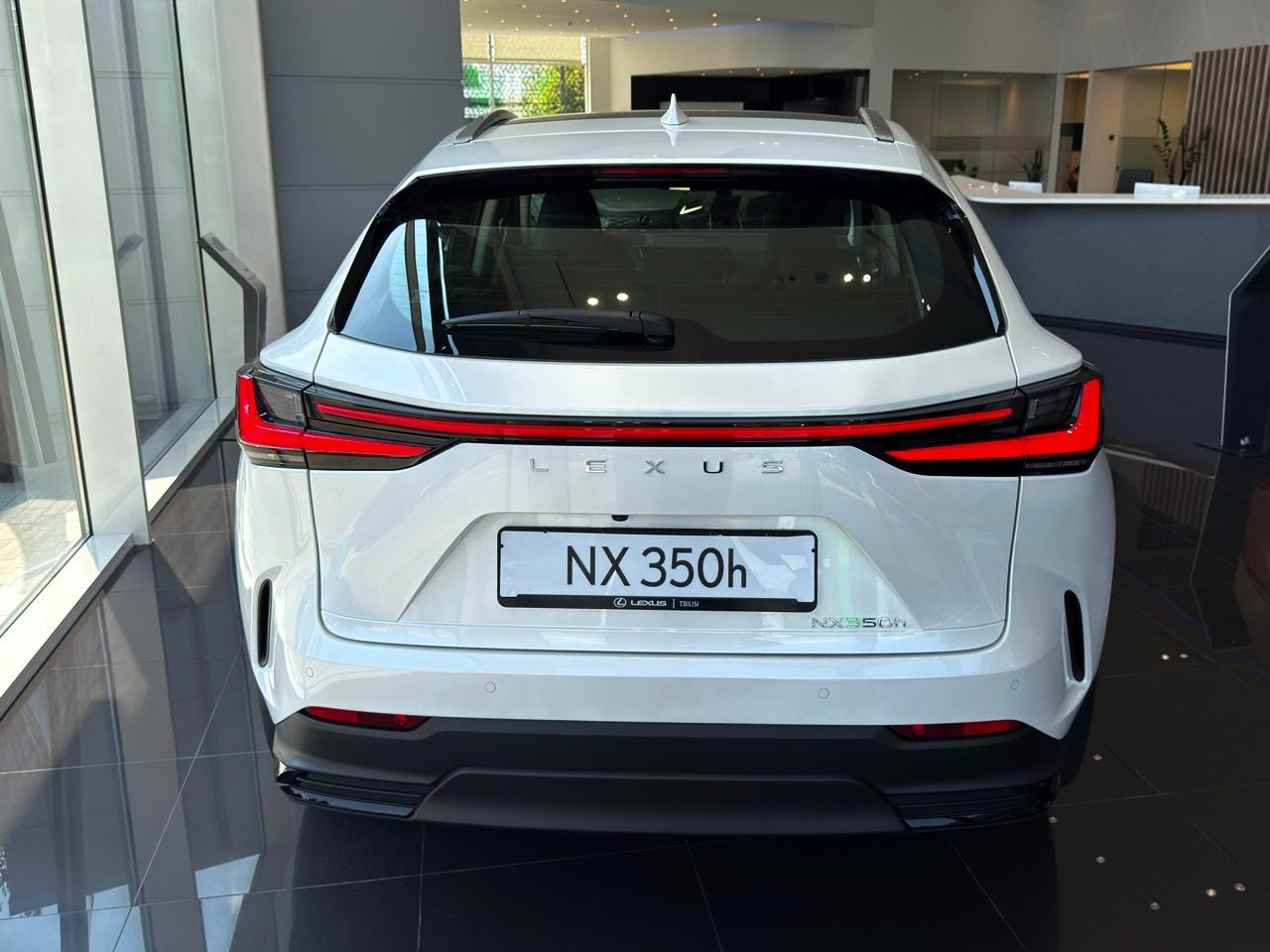 NX 350h Executive (5/11)